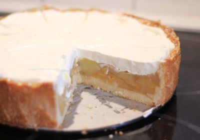 Apfelweintorte mit Sahne